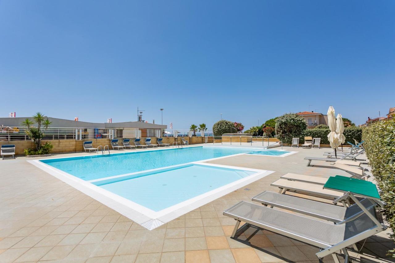La Casa Del Sole - Appartamento Con Piscina Frontemare A Pochi Minuti Da Oristano Torre Grande Luaran gambar